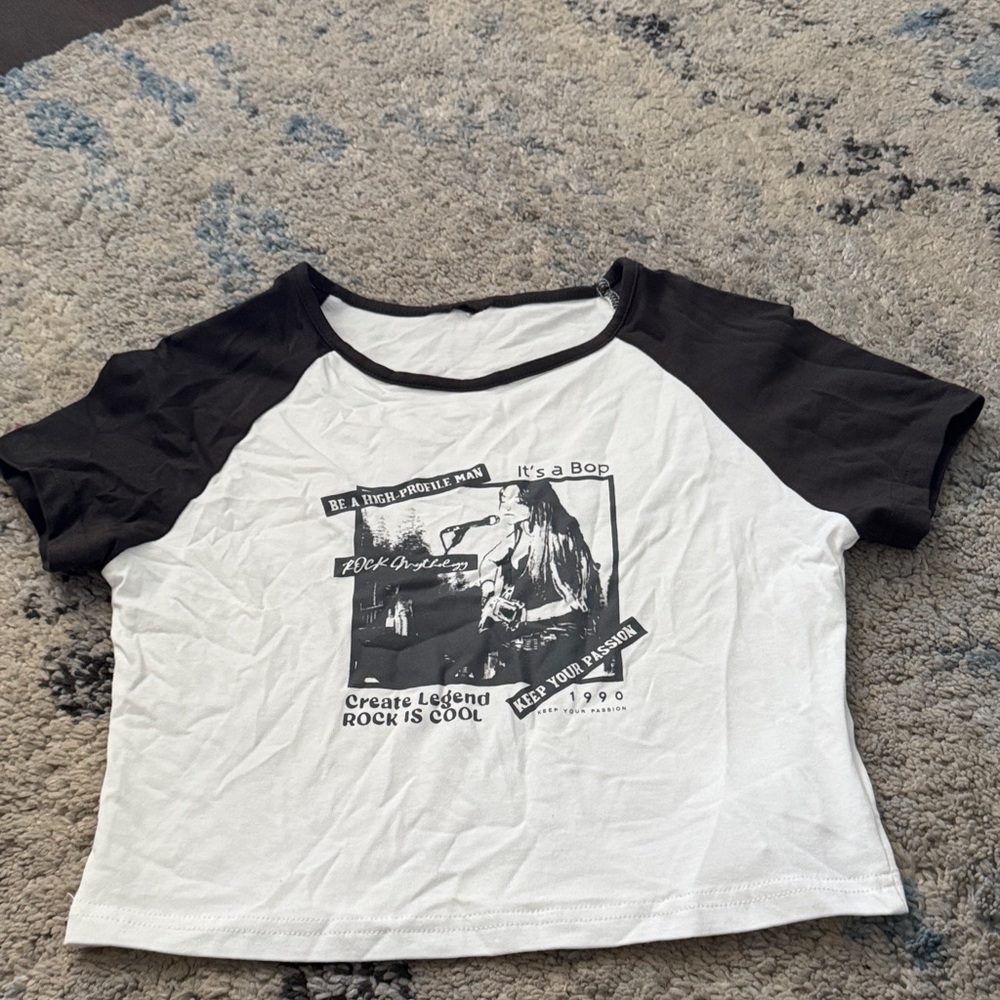 Black and White Graphic Crop Top Size Women’s Small